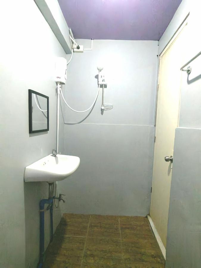 Manila Nomads Hostel มะนิลา ภายนอก รูปภาพ