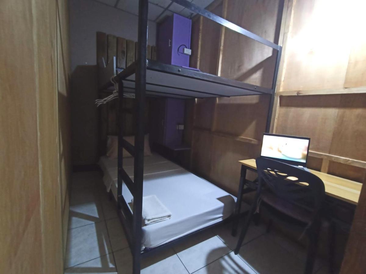 Manila Nomads Hostel มะนิลา ภายนอก รูปภาพ